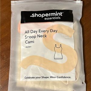 Shapermint Essentials All Day Scoop Neck Cami - Cream